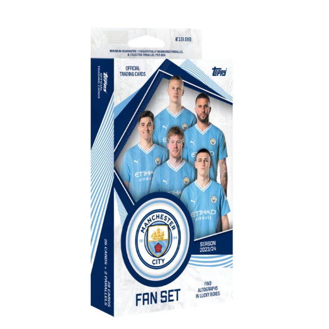 2023-24 Topps Manchester City Fan Set samlarkort i en blå box med lagets stjärnor och logotyp.